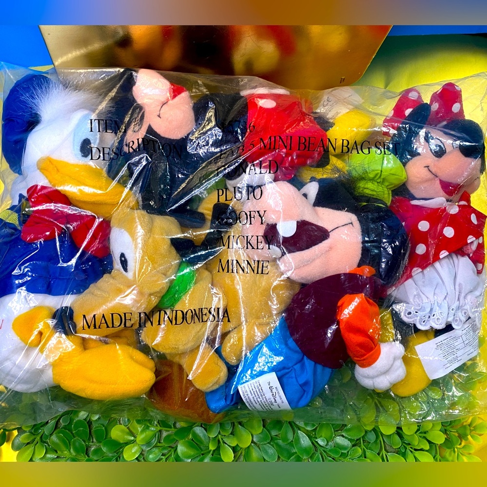DISNEY STORE EXCLUSIVE NWT 1990s MICKEY MINNIE GOOFY PLUTO DONALD BEANBAG PLUSH